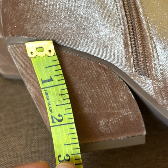 New women’s Sz 10 solid pointed toe over the knee taupe stunning stylish boots - Picture 11 of 13